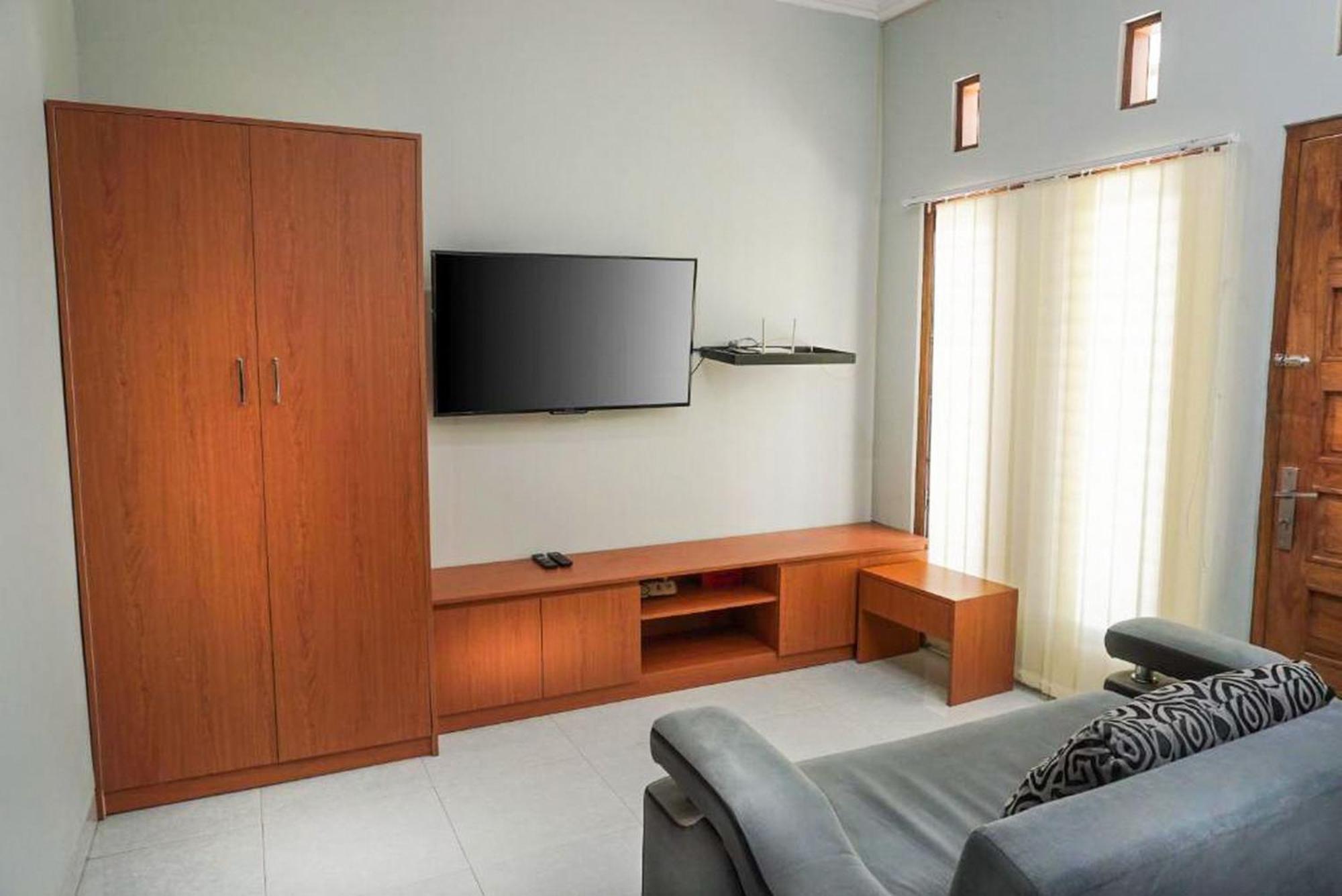 Omah Leren Mitra Reddoorz Near Gembiraloka Zoo Yogyakarta Hotel Bagian luar foto